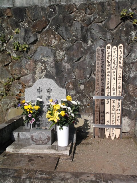 ヴァン・ゴッホスタイルの中河与一・幹子夫妻のお墓