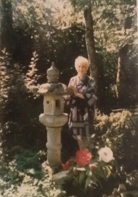カオールの日本庭園で、浴衣を着て